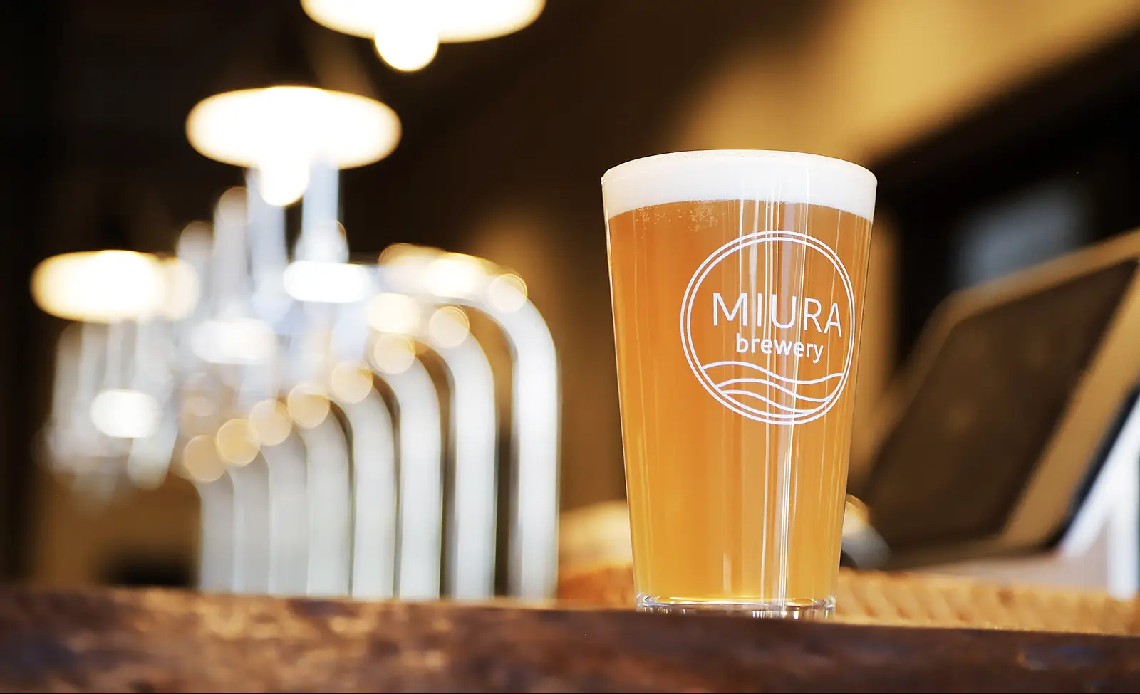 グラスに入ったビール イメージ