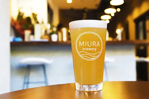 グラスに入ったビール イメージ